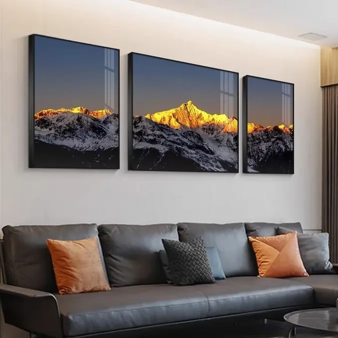 客厅装饰画日照金山沙发背景墙挂画背有靠山三联梅里雪山晶瓷挂画