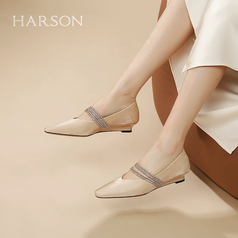 Harson/哈森2025秋季新款法式水钻浅口单鞋低跟尖头女鞋HWS250147