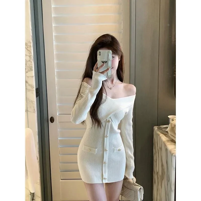 法式小香风性感露肩针织毛衣连衣裙子女设计感气质一字肩短裙冬季