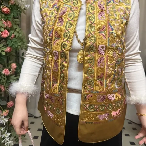 大码搭配新中式国风圆领精致刺绣高级百搭女款马甲秋季复古时尚