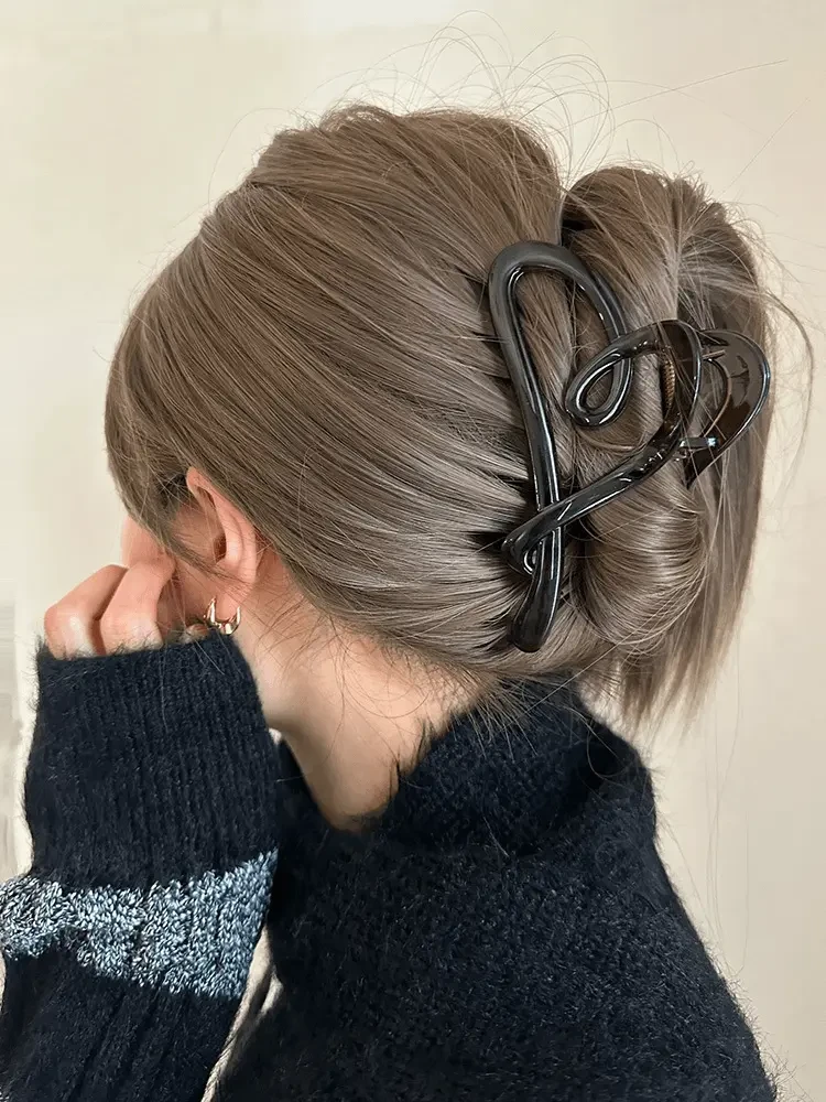 气质爱心抓夹高级感亮面后脑勺日常百搭盘发鲨鱼夹发夹头饰ins