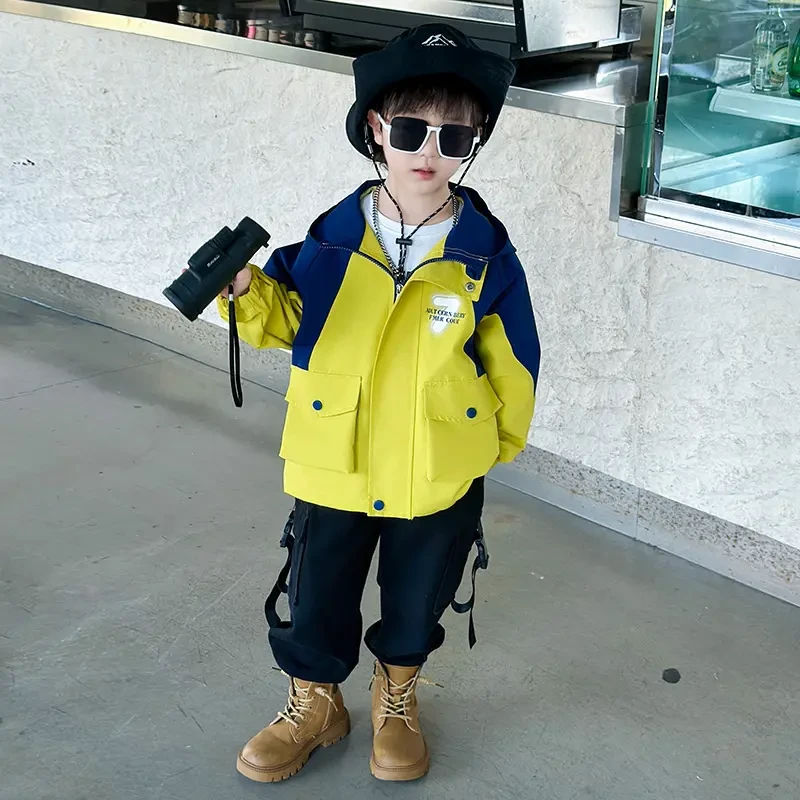 男童春秋款外套2025新款男宝宝痞帅工装连帽冲锋衣男孩秋装夹克衫