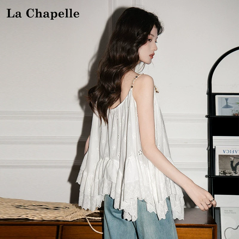 拉夏贝尔2025新款白色蕾丝荷叶边吊带背心女宽松度假风无袖上衣夏