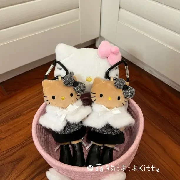 NIC冬季限定皮草贵妇Kitty爱心扣挂件