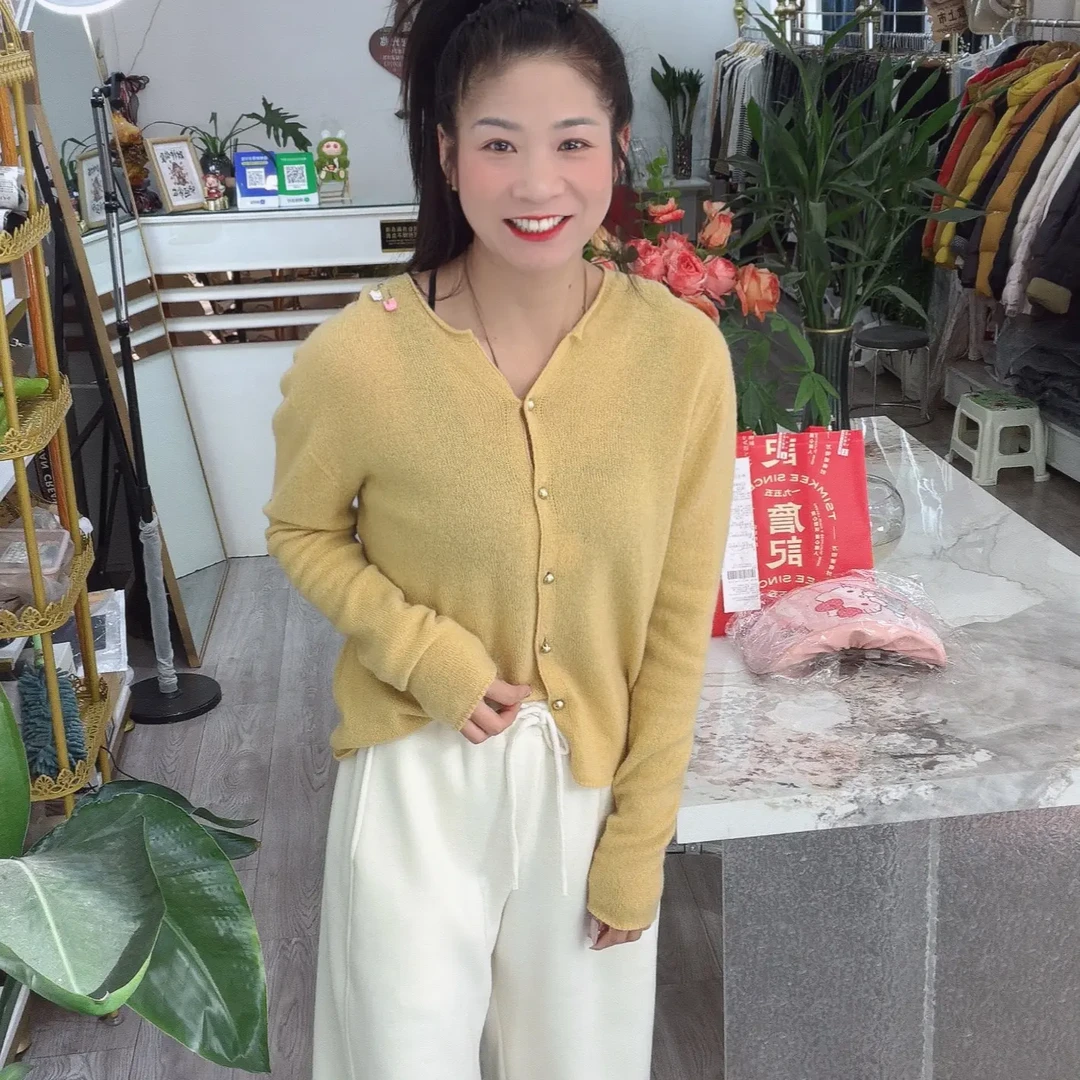 V领单排扣长袖针织开衫女早秋法式纯色简约软糯减龄百搭上衣