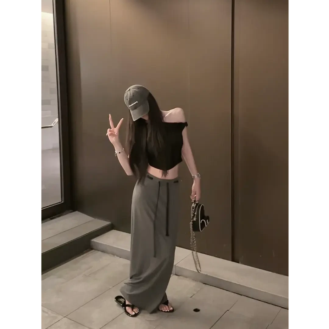 搭配一整套辣妹黑色斜肩短款短袖T恤+纸片人直筒百搭半身裙套装女