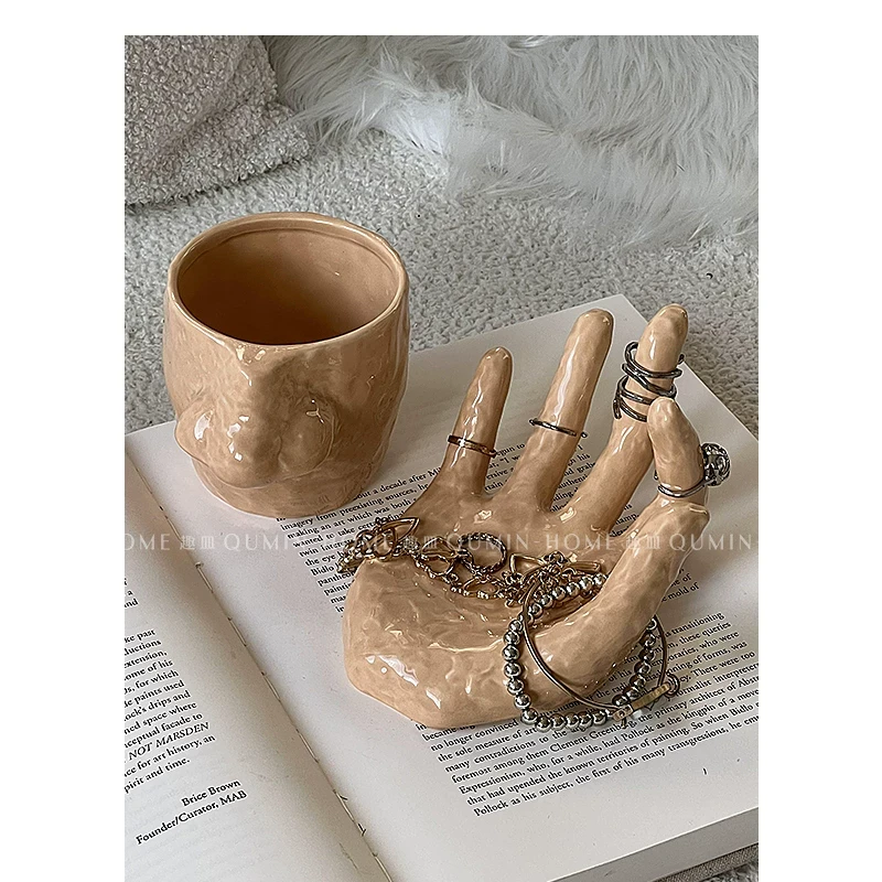 Qumin趣味创意搞怪戒指首饰手链收纳杯桶化妆刷笔筒陶瓷挖鼻孔