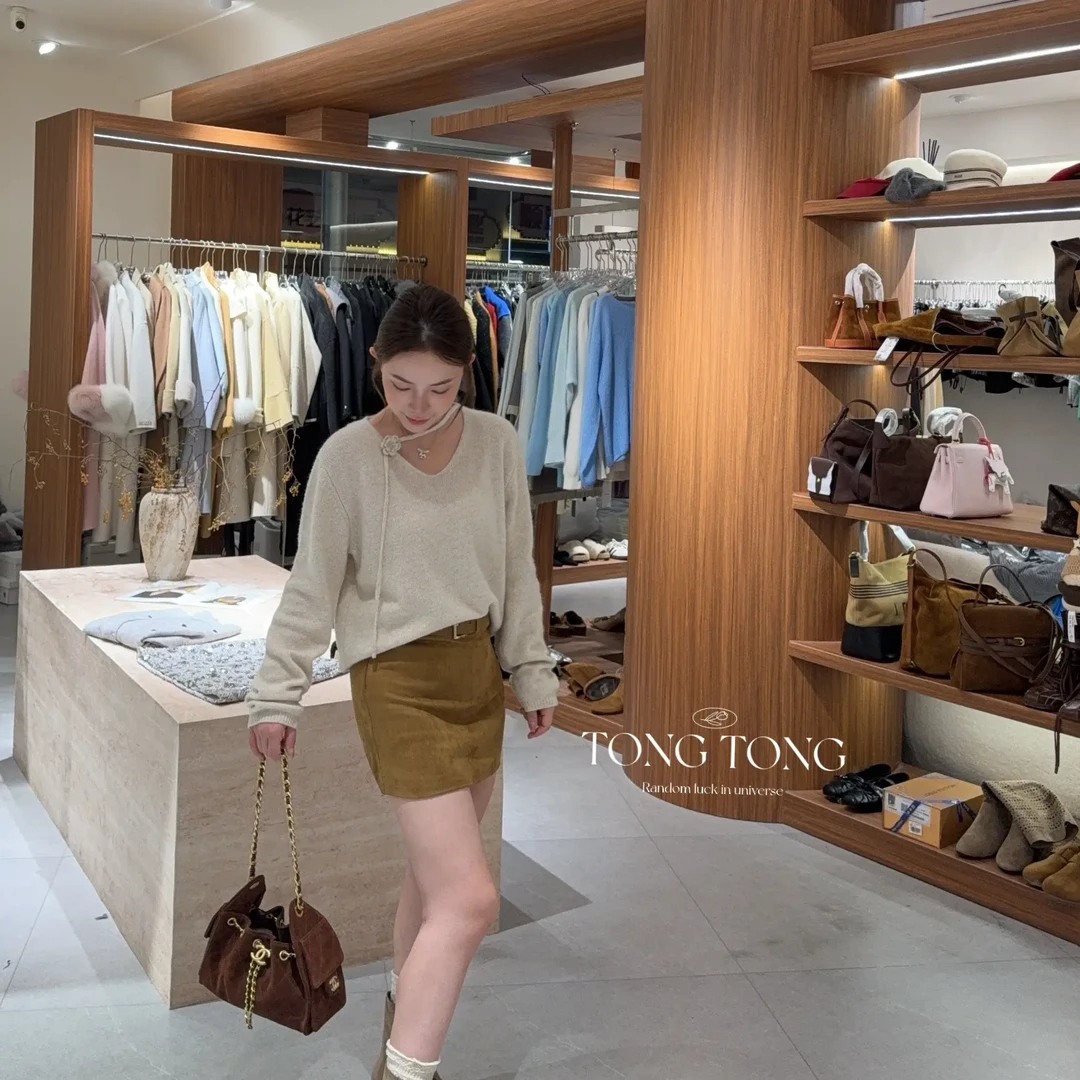 韩系洋气温柔胸口小花朵毛衣