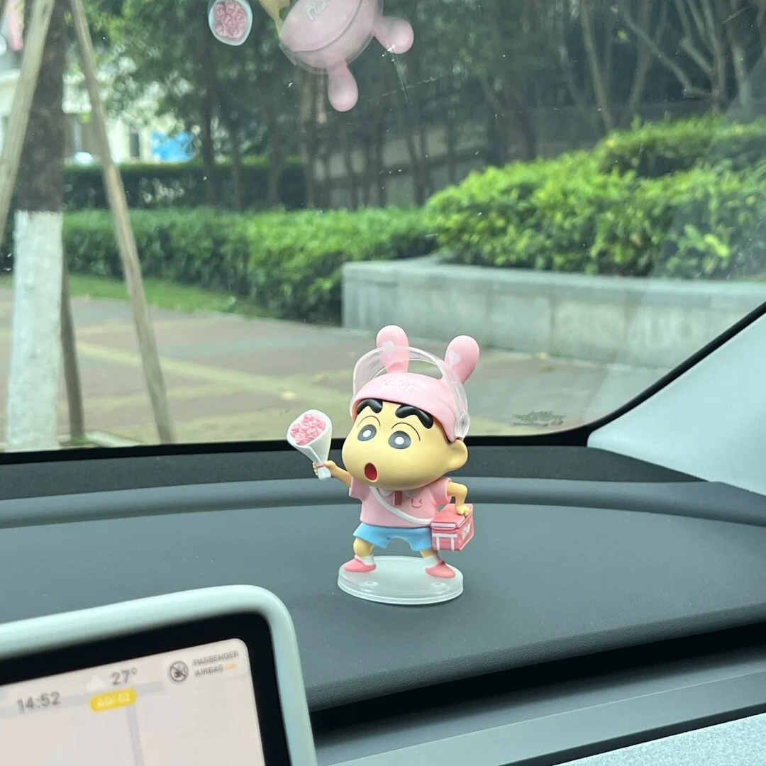 外卖小新送花车载摆件2025新款520专属汽车中控仪表台装饰品玩偶