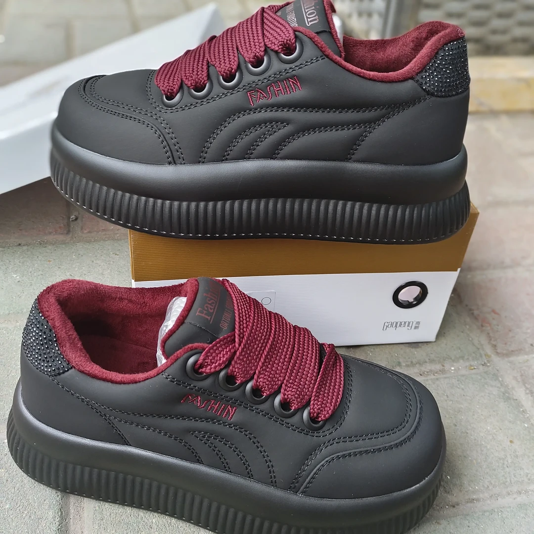 冬季休闲加绒厚底超轻超软真皮白搭潮流运动女鞋鞋子妈妈黑色棉鞋