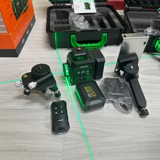 深达威新款高精度超强光绿光十二线多功能墙激光水平仪室内外通用