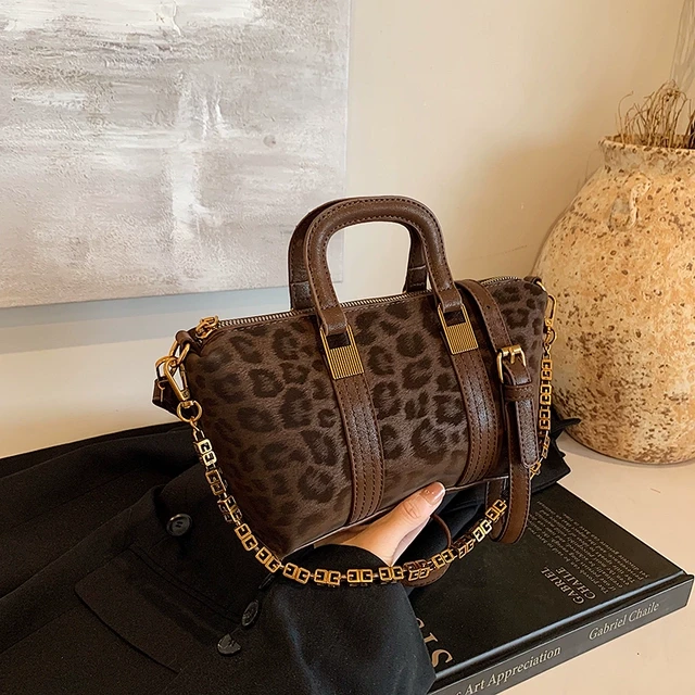 手拎豹纹水桶包女2025超火小众设计高级感韩版新款复古时尚单肩包