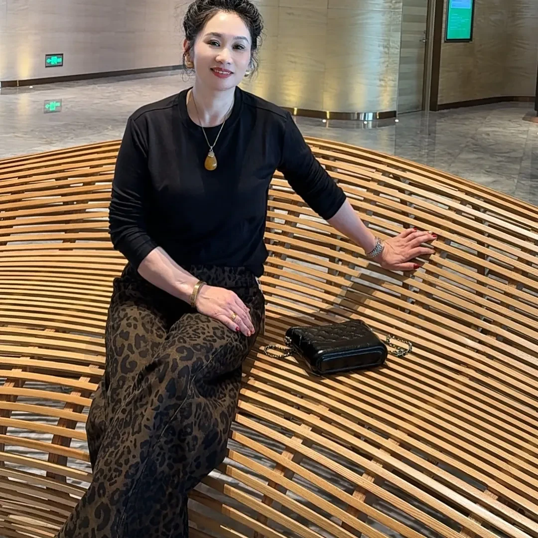 秋冬爆款长袖轻奢打底衫