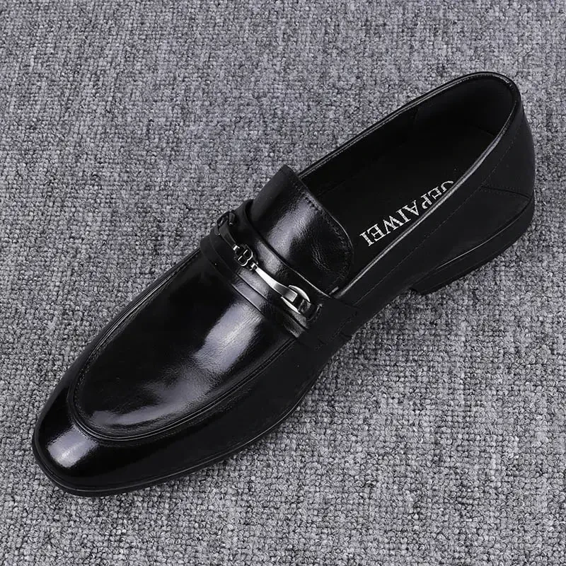 新款纯皮男鞋2025新款潮流瘦版真皮休闲皮鞋男款百搭商务英伦潮鞋