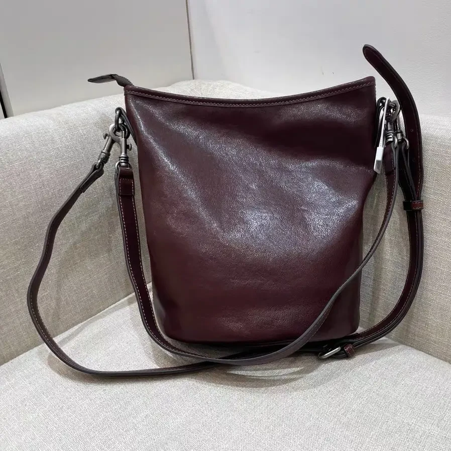 新款时尚百搭水晶皮水桶包