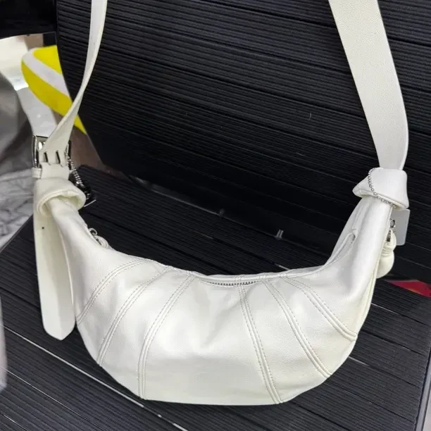 新款轻奢风黑色大容量单肩斜挎女士饺子包