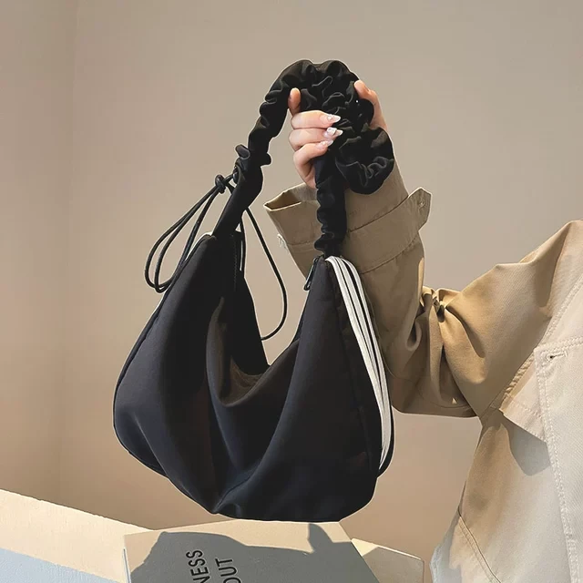 时尚褶皱云朵包女斜挎包潮流百搭单肩包大容量简约轻便收纳休闲包