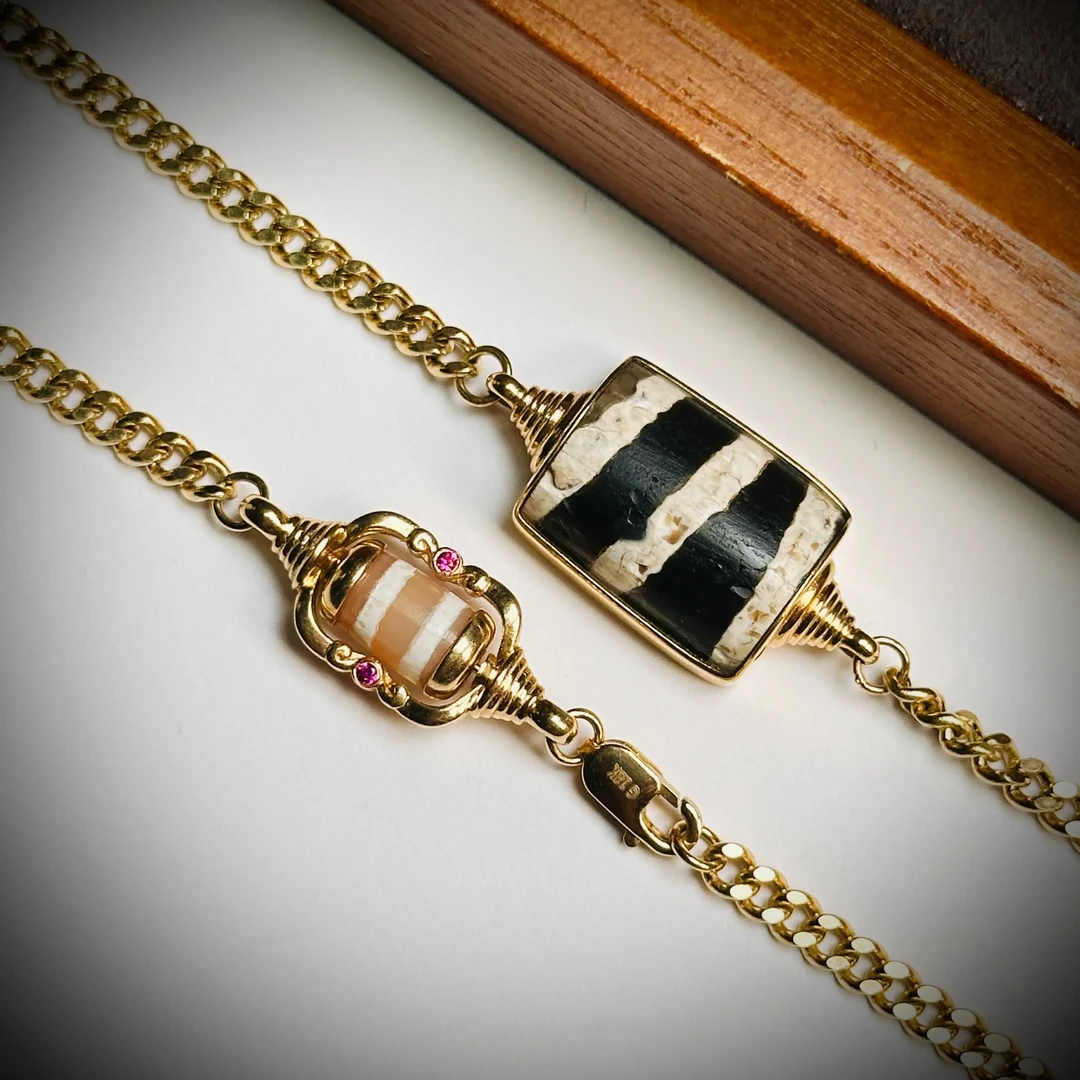 18k镶嵌古珠项链 长度60 3mm宽 黑白七线+红玉髓