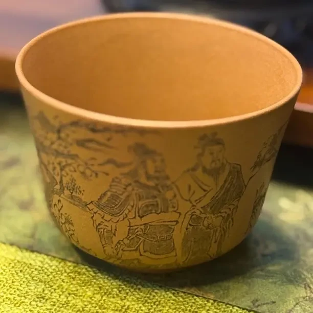 研墨问砂｜宜兴紫砂原矿老段泥全手工刻绘桃园三结义主人杯