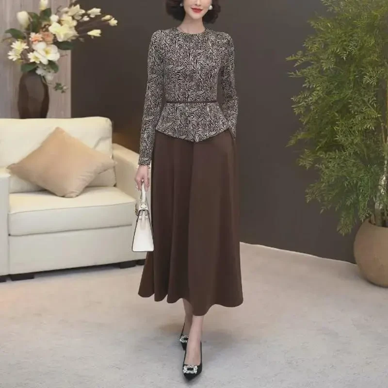 美拉德棕假两件提花长袖连衣裙女秋冬装新款妈妈气质收腰减龄裙子