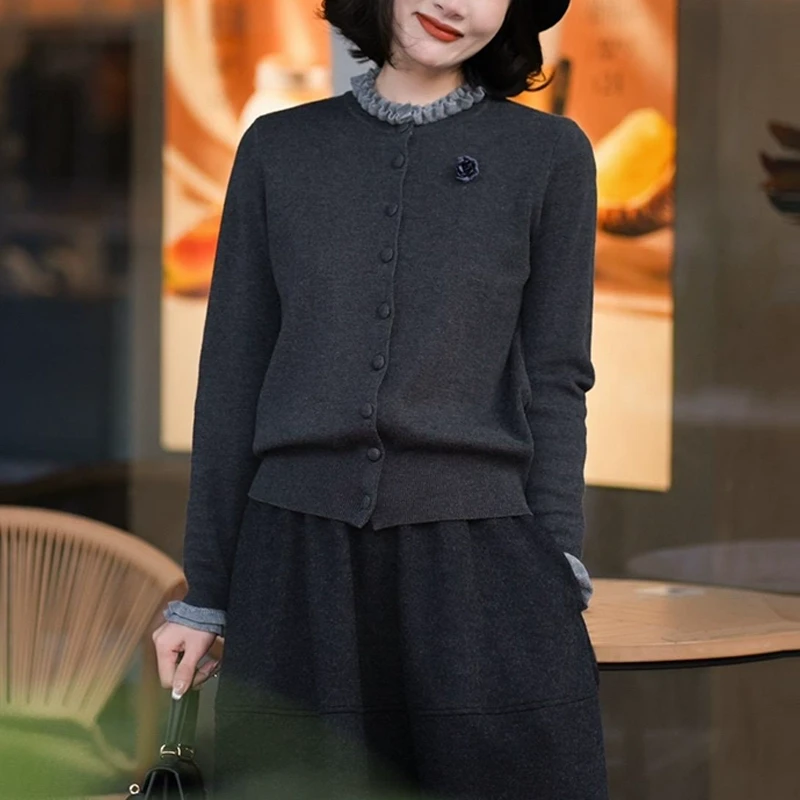 灰色针织开衫女春秋新款高级时尚宽松气质拼接木耳边毛衣打底上衣