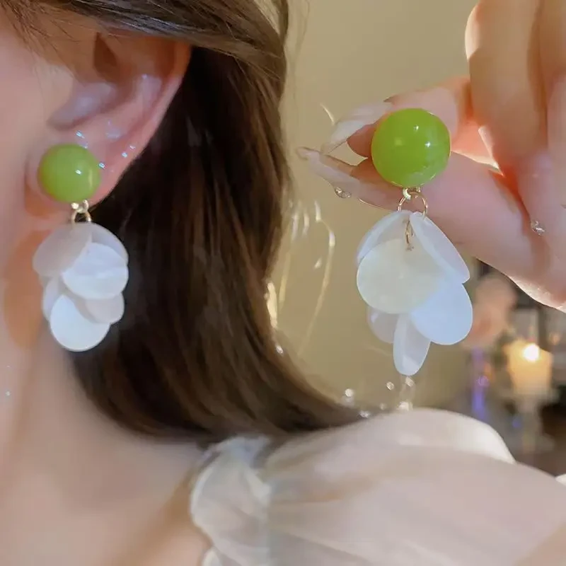 合金耳饰 法式牛油果绿圆珠耳钉高级感小众春日气质耳饰百搭耳环