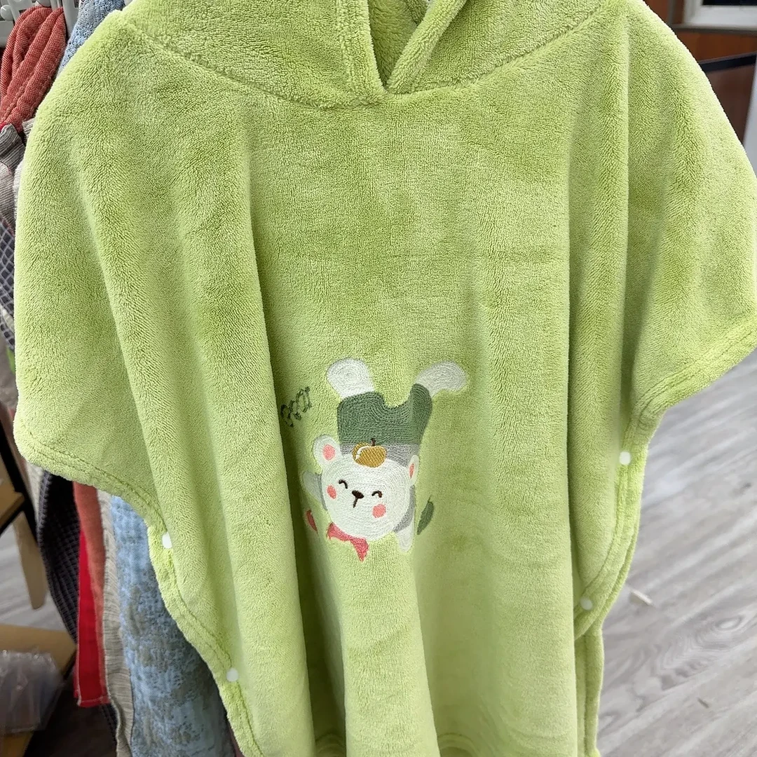 珊瑚绒卡通斗篷儿童