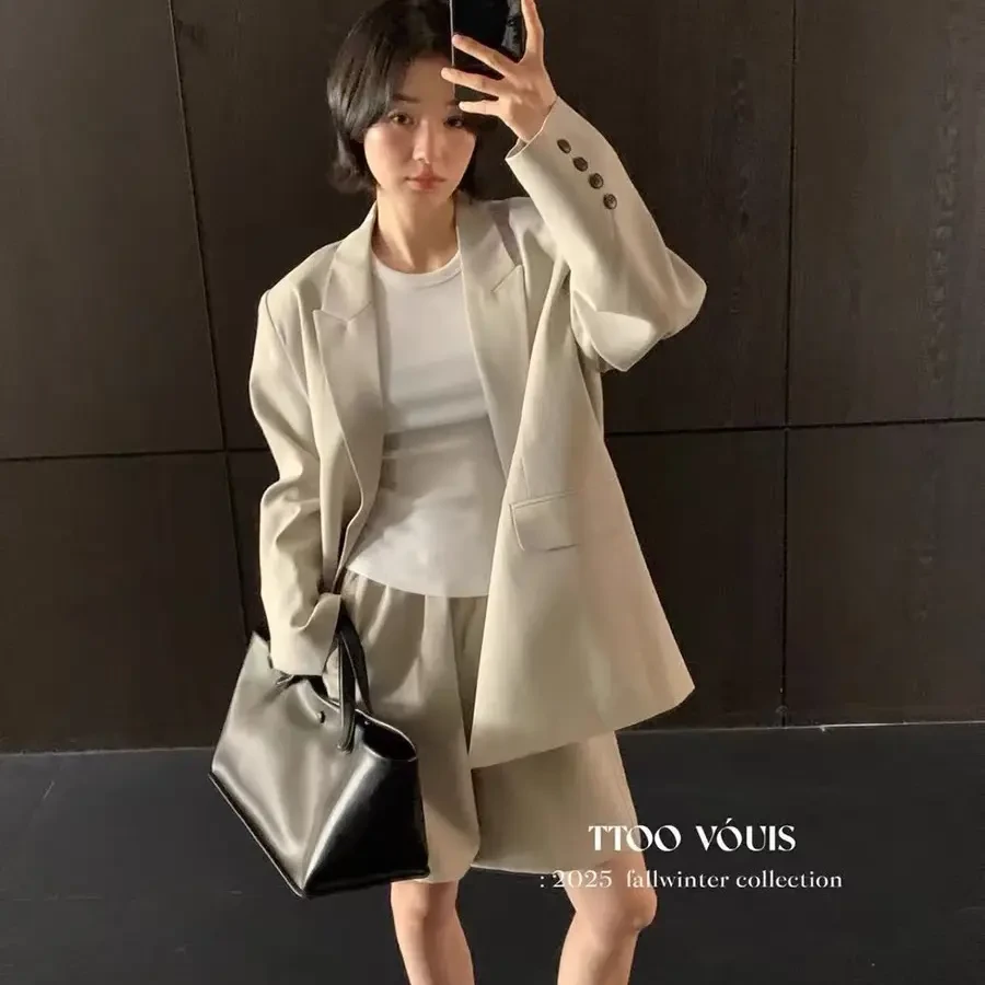 灰灰呀！时髦精穿搭！通勤高级感廓形西装外套+休闲短裤两件套套装