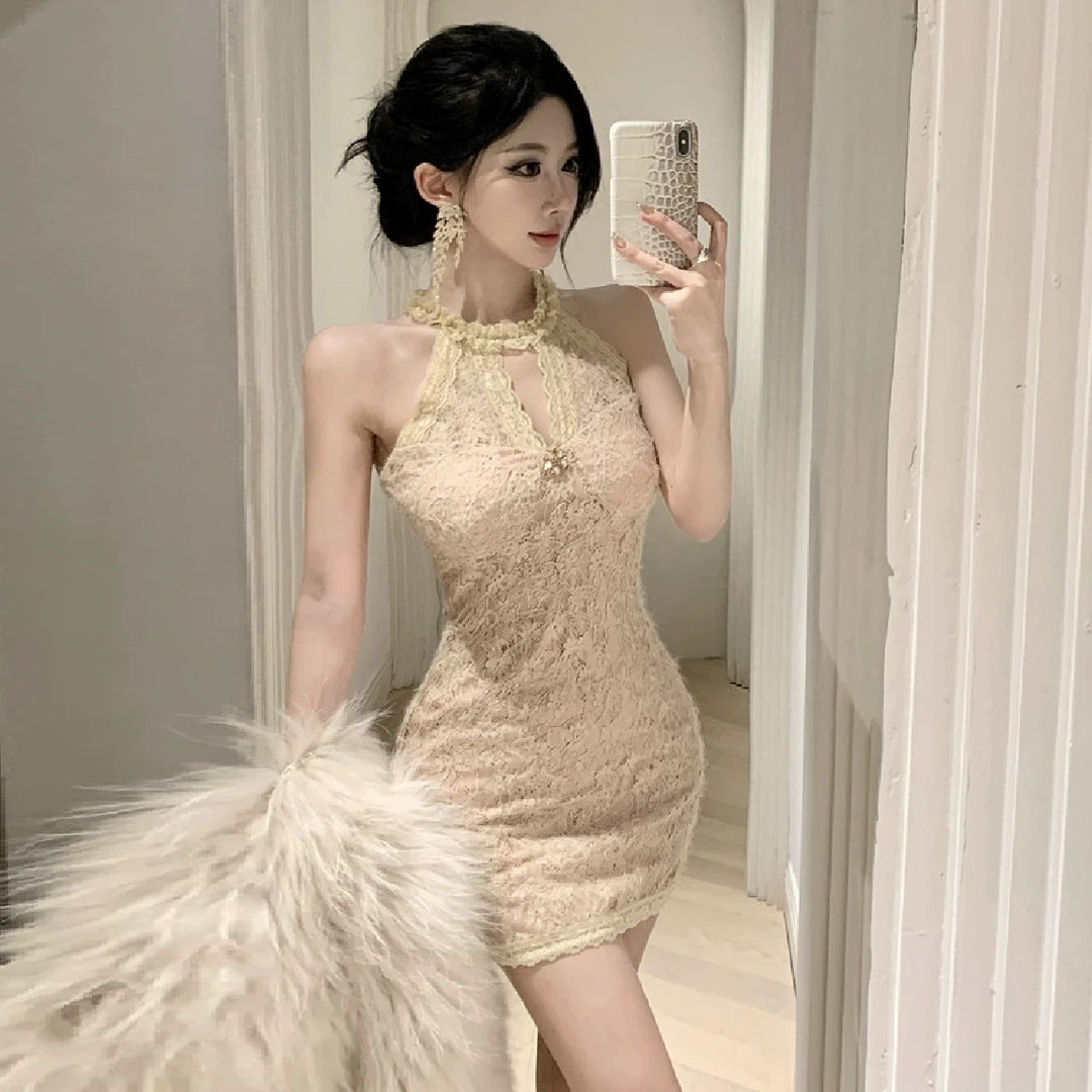 适用于挂脖气质风镂空蕾丝连衣裙纯欲高端收腰显瘦包臀无袖打底短