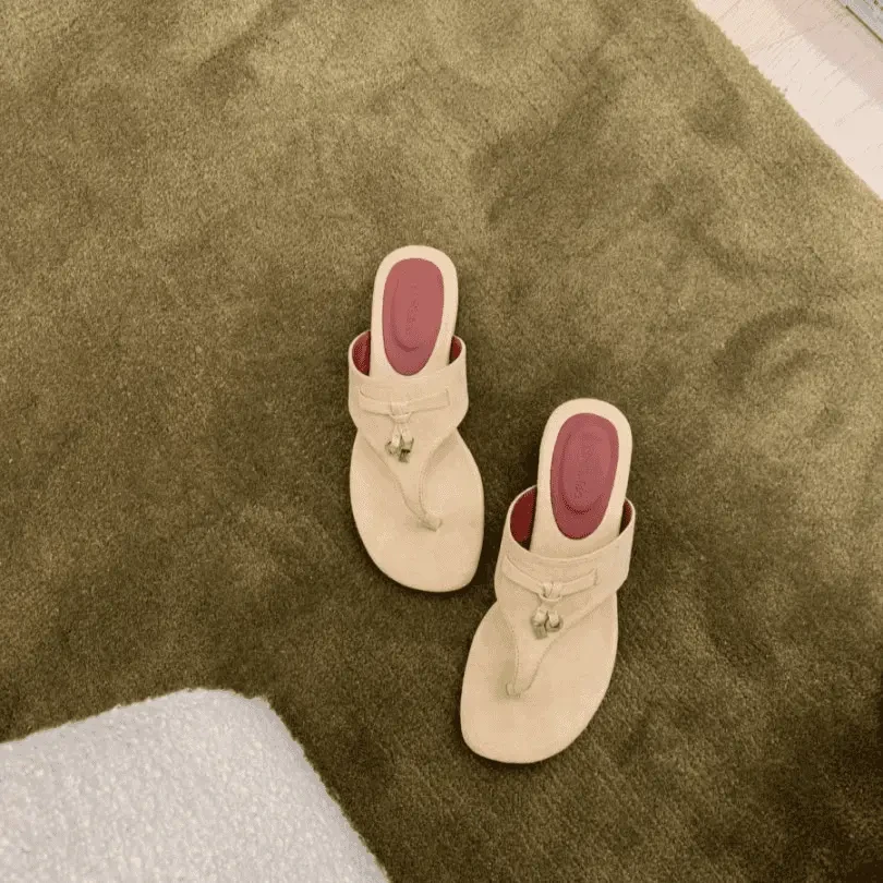 法式人字拖鞋女夏季外穿2025年新款沙滩流苏粗跟脚趾凉拖