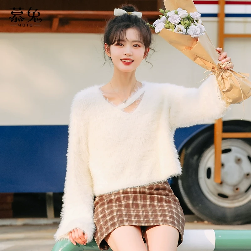 慕兔高级感别致漂亮v领毛衣女2024秋冬新款设计感小众超好看上衣
