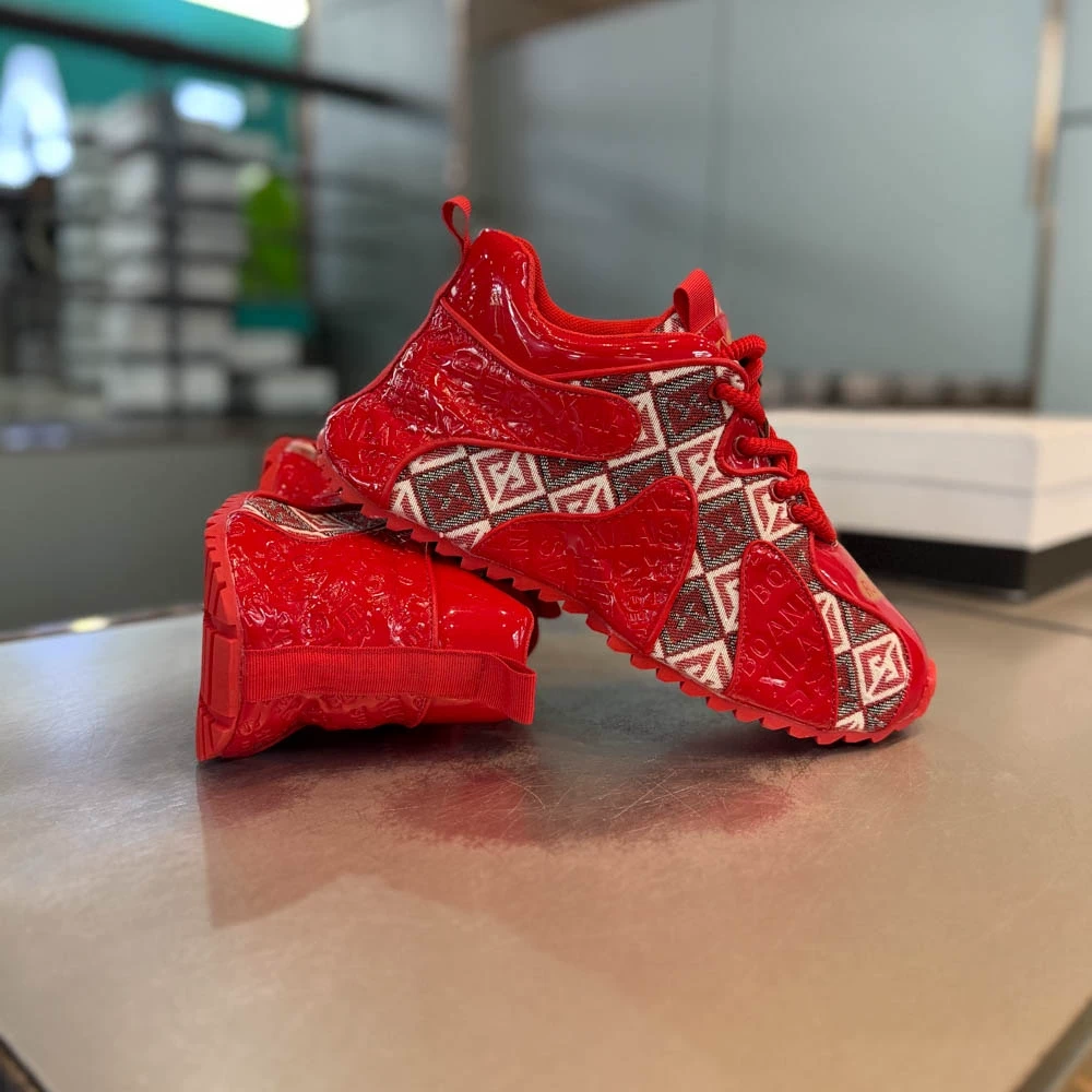 春季新款男鞋红色新年爆款百搭休闲鞋包底皮面压花大红轻奢高级感