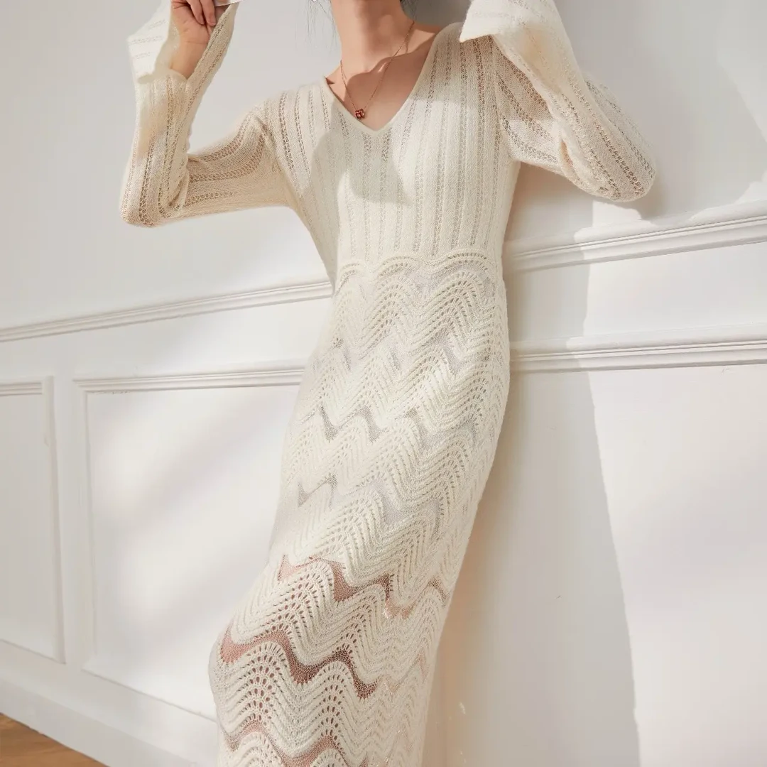 秋冬新款羊毛V领波纹百搭显瘦连衣裙