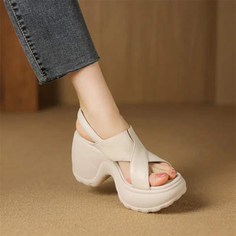 高跟时尚百搭休闲凉鞋女夏粗跟新款坡跟小个子增高露趾厚底沙滩鞋