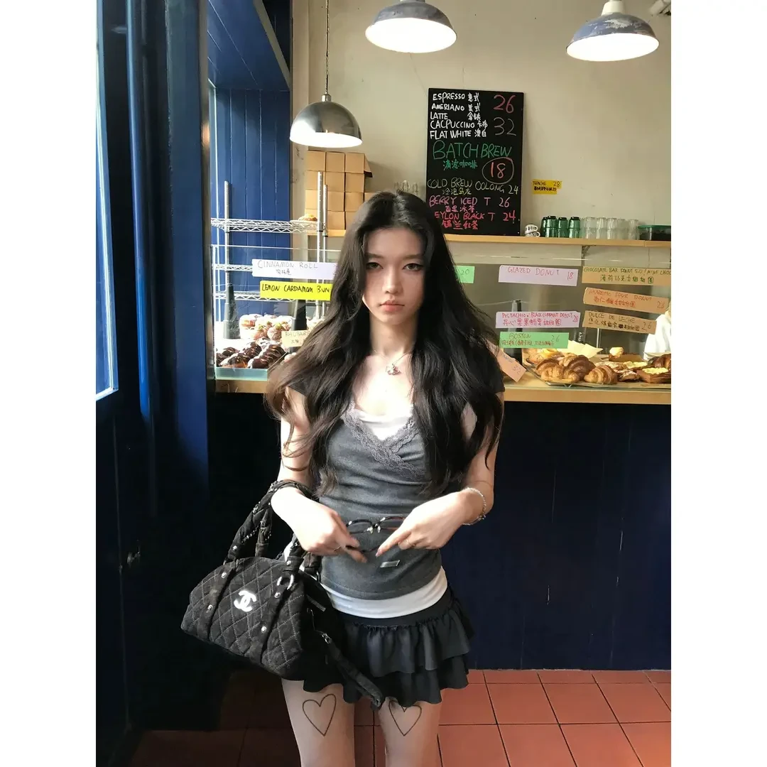 韩系蕾丝花边拼接V领T恤女短袖低胸修身外搭打底短上衣夏