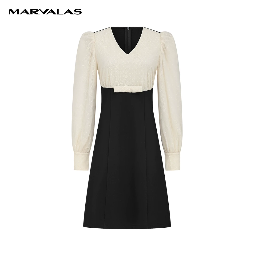 【曼德诗】V领连衣裙春装新款珠片蕾丝拼接工艺中裙M534308673