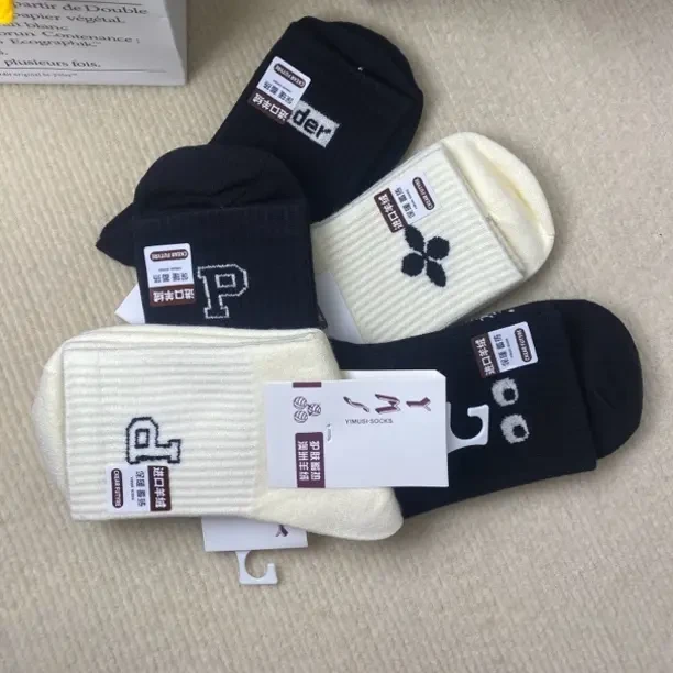 黑色长筒羊绒袜子女韩版ins潮运动秋冬百搭卡通学生网红高筒棉袜
