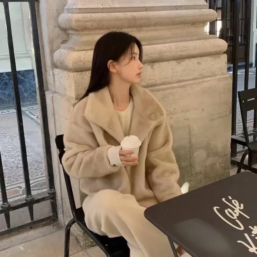 杏色，法式轻奢风毛绒绒保暖草外套女2025冬季新款韩系小个子棉衣