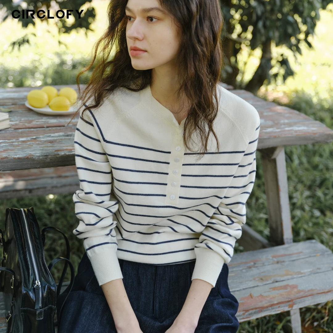 【海豚专属】CIRCLOFY瑟夕 时尚撞色条纹V领长袖针织衫女COUA781954