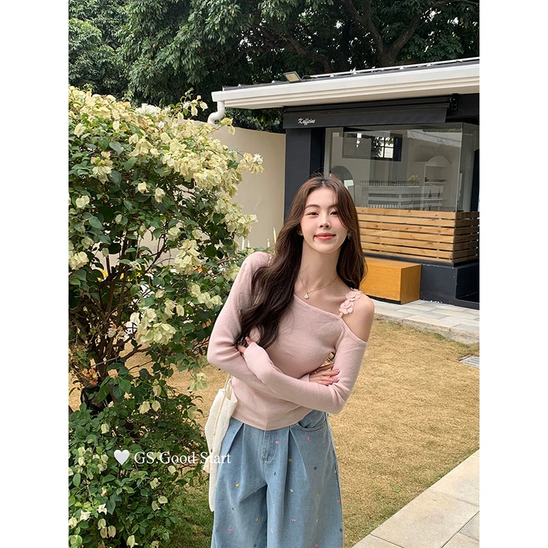 春秋季露肩设计感修身长袖针织衫女辣妹粉色打底毛衣别致内搭上衣