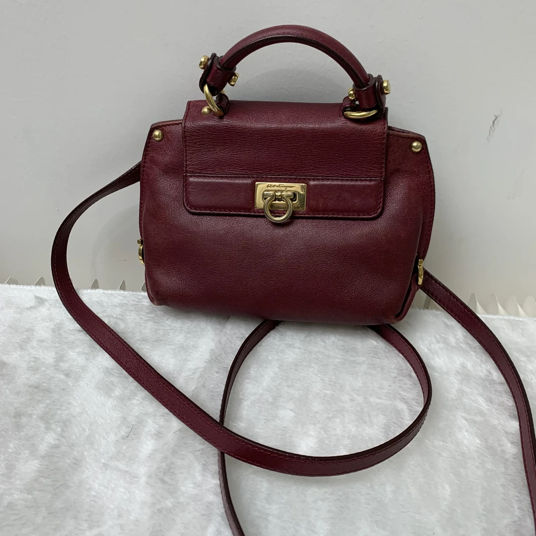 95新 FERRAGAMO/菲拉格慕 新款时尚小香风女士棕色调手提包