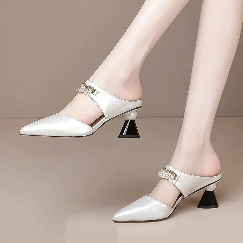 真皮尖头气质舒适包头拖女鞋2025夏季新款纯色串珠点缀半拖凉鞋