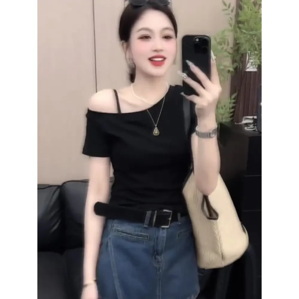 一字领露肩短袖女t恤夏2025新款小众修身显瘦斜肩配阔腿裤的上衣