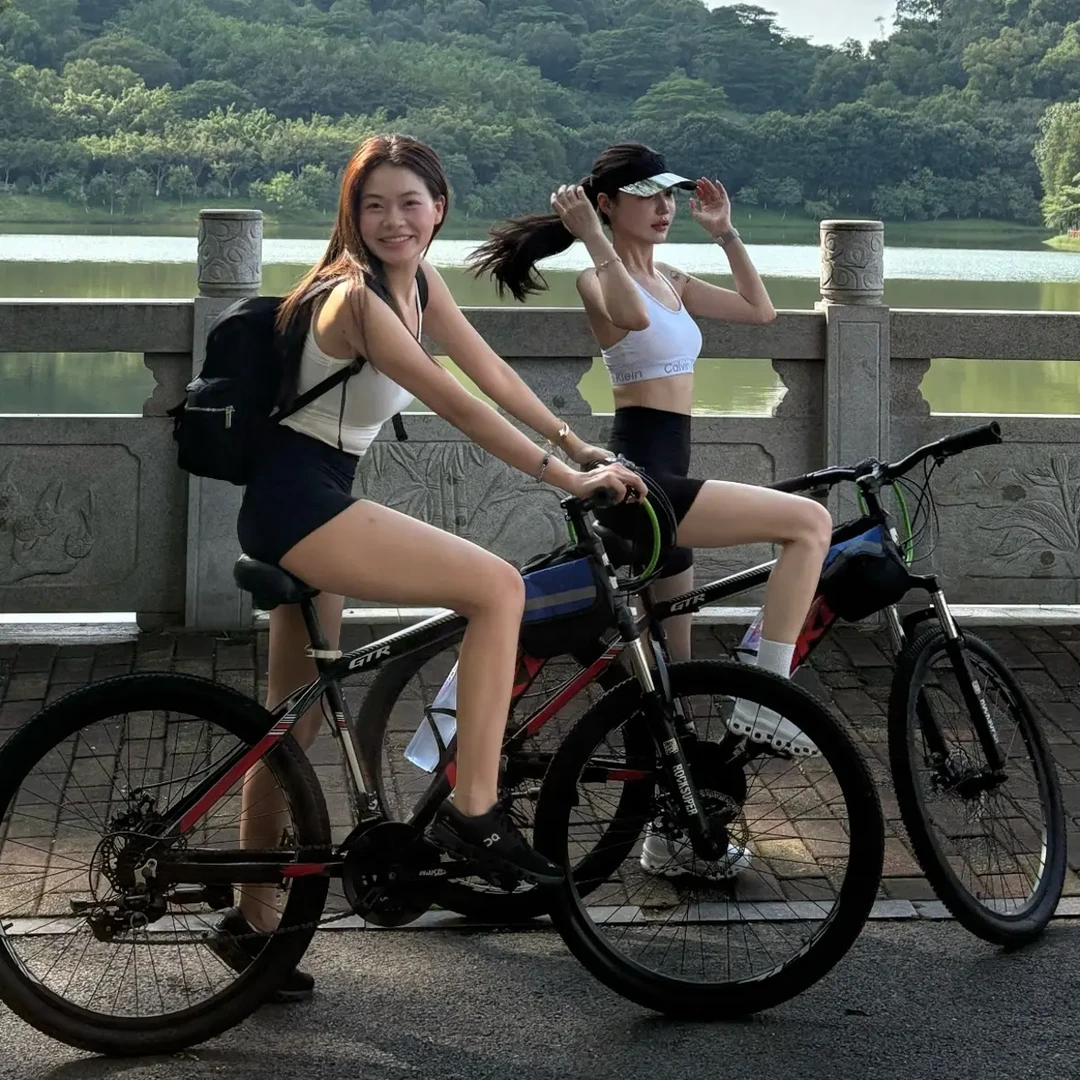 陈椿儿U领运动背心修身纯色内搭打底外穿短上衣高弹修身