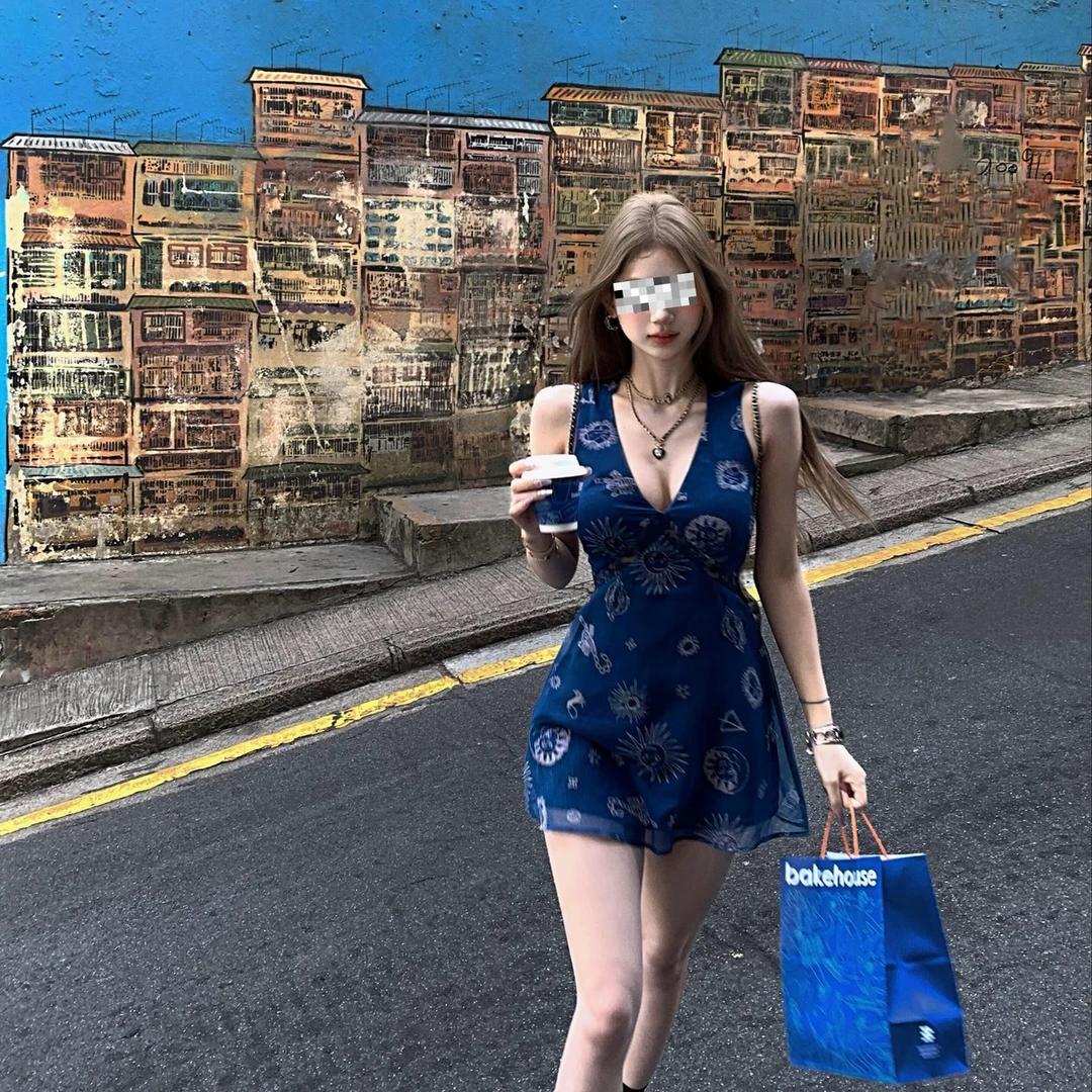 西西里邂逅 印花v领背心连衣裙女收腰显瘦星系复古a字辣妹吊带裙