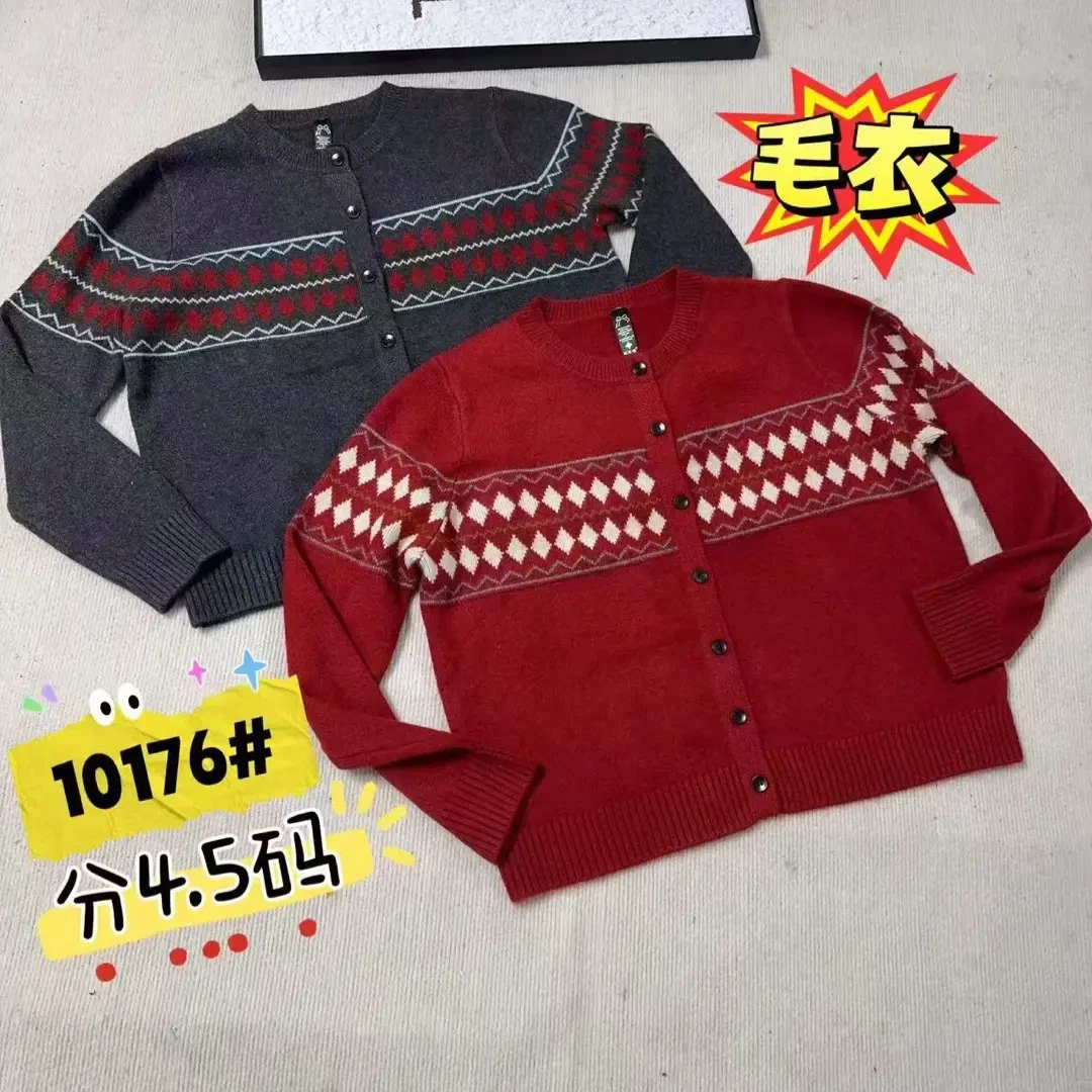 【彩衣蝶】爱心提花圆领休闲保暖显瘦针织衫女秋冬上衣10176