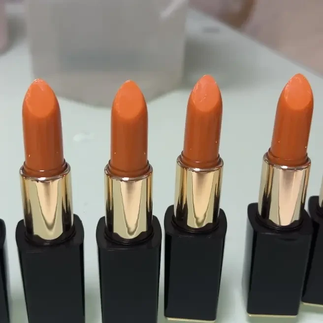 不易掉色千人千色显白润变色唇膏正品