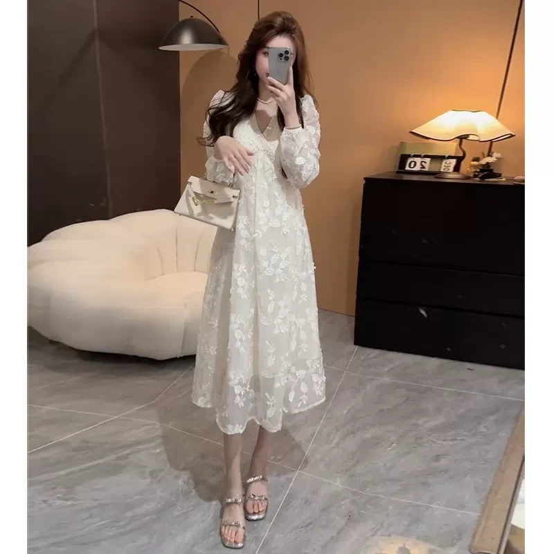 高级感蕾丝拼接连衣裙女春季2024新款温柔风绝美刺绣收腰初恋长裙