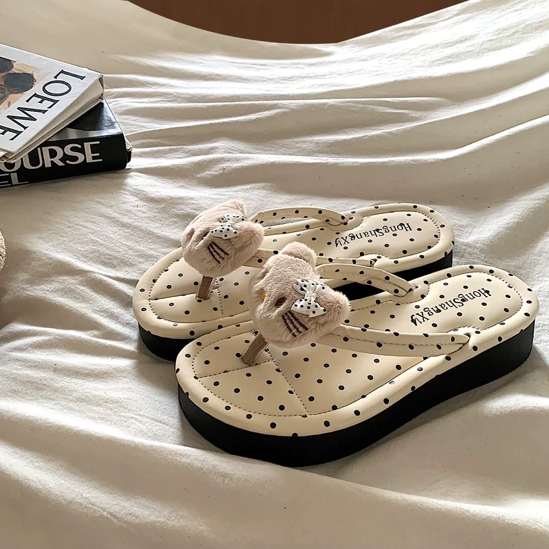 俏皮可爱kt猫~ins波点厚底人字拖女夏外穿度假防滑夹趾凉拖鞋潮