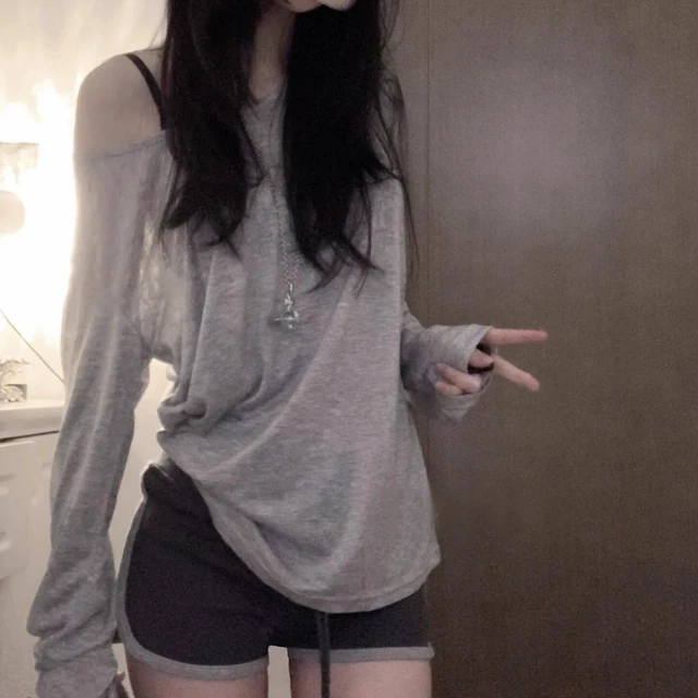 夏日ootd穿搭美式松弛感长袖露肩t恤女宽松显瘦斜肩防晒罩衫上衣